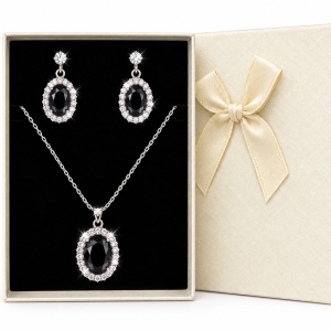 Set bijuterii dama Feeling Oval Black din inox cu colier si cercei, pandantiv cu piatra neagra ovala si cristale, in cutie eleganta