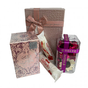 Set cadou Glamour pentru femei, Parfum Ajyad, Rose Paris 100ml, flori uscate parfumate, praline Raffaello si cutie roz eleganta 23x16x9 cm