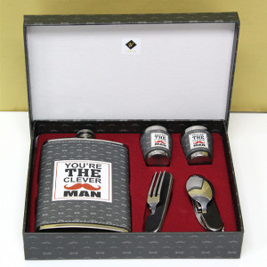 Set cadou pentru barbati Outing, sticla pentru bautura, doua pahare asortate din inox si tacamuri multifunctionale, pliabile, pentru picnic, in cutie cadou, Gri1