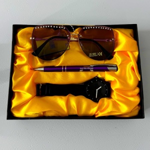 Set cadou pentru femei MATTEO FERARI, cutie cu trei articole practice, ceas dama, ochelari de soare si pix 20.5x15cm, Violet/Negru