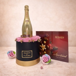 Set cadou Sweet Box, Aranjament cu trandafiri de sapun roz, Vin spumant Angeli Cuvee Gold, Praline de ciocolata Roshen Assortment