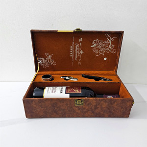 Set, caseta eleganta din piele ecologica pentru o sticla, cu maner, vin Merlot&Pinot Noir si 3 accesorii pentru vin 1