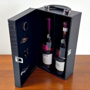 Set caseta eleganta LUX Wine pentru doua sticle, cu maner, doua sticle de vin Cervus 750 ml si set 4 accesorii pentru vin, Negru - Img 2