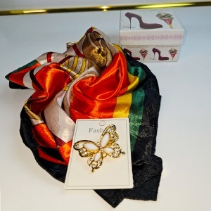 Set esarfa multicolora cu brosa fluture eleganta - Img 7
