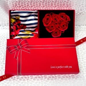 Set cadou Love Rose, cutie cu 6 trandafiri rosii  z