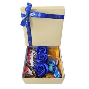 Set pentru copii Joy Box Stitch, breloc figurina Disney, 3 trandafiri albastri de sapun si Kinder Bueno - Img 4