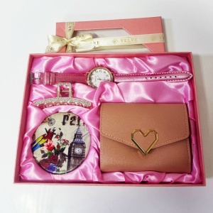 Set pentru femei Jesou Collection, cutie cu patru articole practice, ceas dama, portofel, clama pentru par si oglinda, Roz pudrat