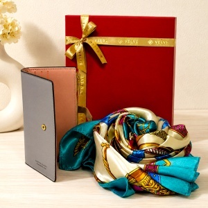 Set premium dama Grace Edition, cu portofel din piele eco gri si esarfa satinata, in cutie eleganta - Img 4