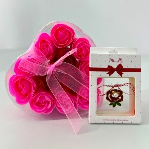 Set Ruby Romance, trandafiri din sapun in cutie inima, ciocolata Schogetten si jurnal elegant rosu - Img 3