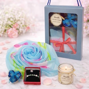 Set special, Womens's Day cu esarfa, martisor, lumanare parfumata si 3 trandafiri din sapun, gri