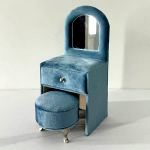 Suport bijuterii sub forma de mobilier, Masuta de toaleta cu scaun, Albastru, 24x11