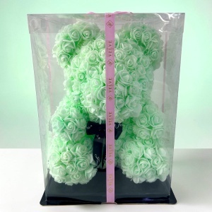 Ursulet floral din trandafiri spuma verde menta, 40 cm, in cutie transparenta eleganta - Img 3