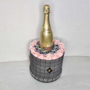 Velve Silver Gift, aranjament floral cu trandafiri de sapun si spumant Angelli Cuvee Gold