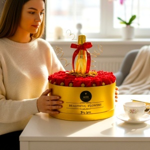 Aranjament de lux Eternal Love cu 43 trandafiri de sapun, perle aurii si Prosecco Bottega Gold, in cutie rotunda premium - Img 5