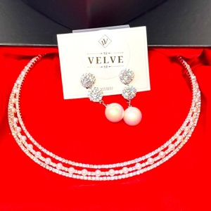 Aranjament de Lux pentru femei Open Heart Box, in cutie exclusivista cu sertar, cu Trandafiri din sapun, perle decorative, set bijuterii cu pietre semipretioase, 18.5x18.5x18 cm