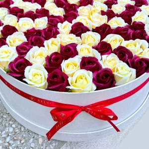 flori de sapun bordo, alb