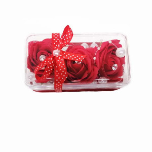 Aranjament floral, 3 Trandafiri din sapun in cutiuta cu banda de catifea si acccesorii, rosu