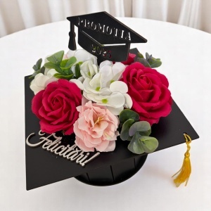 Aranjament floral absolvire 2026, in cutie tip toca cu flori de sapun, Rosu, 20x20x23 cm - Img 2