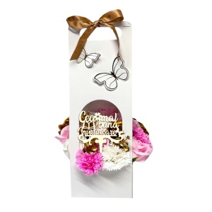 Aranjament floral Butterfly, cu trandafiri si garoafe din sapun, plante decorative, cu topper " Cea mai buna invatatoare ", in cos deosebit cu toarte, Alb