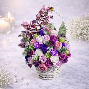 Aranjament floral Cosulet Royal Orchid cu 53 trandafiri de sapun si orhidee