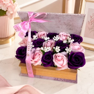 Aranjament floral cu 15 trandafiri de sapun in cutie tip carte, Mov-Roz