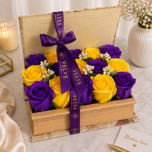 Aranjament floral cu 15 trandafiri de sapun in cutie tip carte, Mov-Galben