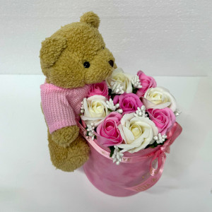 Aranjament floral cu ursulet de plus Bej/Roz, aranjament floral sapun in cutie rotunda catifea roz