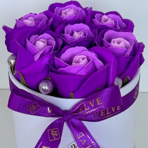 Aranjament floral Glamour Double Color, cutie rotunda cu 7 trandafiri sapun in doua culori, Mov- Lila - Img 4