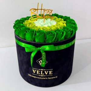 Aranjament Floral Majestic, cu trandafiri din sapun in 3 nuante de verde, in cutie neagra de catifea, cu mesaj "Happy Birthday" - Img 3