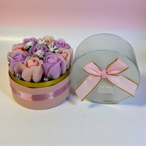 Aranjament floral Reo in cutie rotundă eleganta cu 9 trandafiri din săpun, Lila-Roz - Img 5