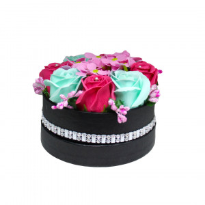 Aranjament floral Sisens, in cutie neagra cu strasuri, trandafiri si hortensii din sapun, Roz-Vernil - Img 6