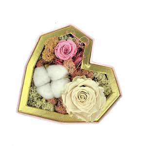 Aranjament Floral Special 3 cu flori criogenate pe pat de muschi cret si licheni naturali stabilizati