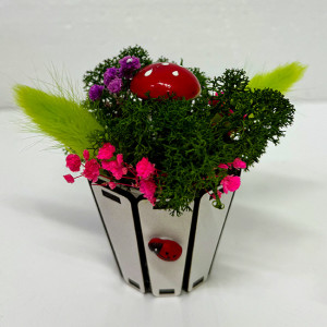 Aranjament floral Whiff, in cutie de lemn rotunda, licheni stabilizati si plante uscate