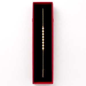 Bratara eleganta cu perle albe si bilute striate decorative, in cutie cadou, Auriu - Img 3