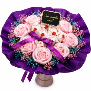 Buchet cadou Delice „La Multi Ani, Elena!”, cu 8 praline Raffaello 80 g, 9 trandafiri de sapun si broom natural criogenat