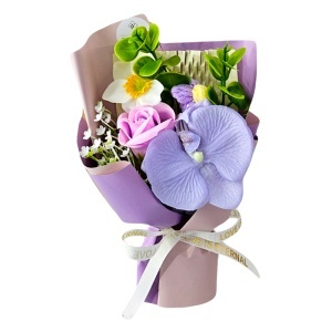 Buchet floral elegant Lavender Orchid cu trandafir de sapun, orhidee si narcisa artizanale, 20x15 cm