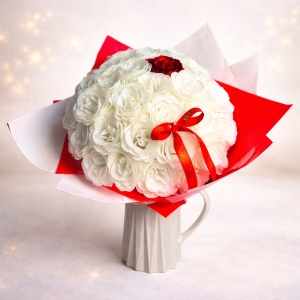 Buchet floral Luxury White Glow, 51 trandafiri artizanali cu sclipici, cadou elegant romantic