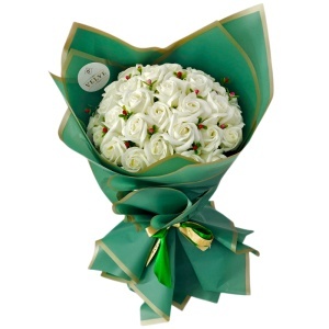 Buchet floral premium elegant cu 35 trandafiri de sapun albi si plante artizanale, 50x30 cm