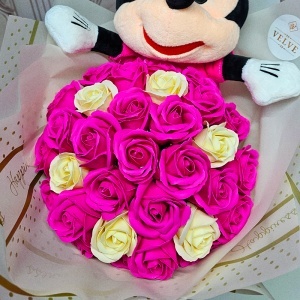 Buchet floral premium Minnie Mouse cu 31 trandafiri de sapun, 50 cm, Fucsia-Crem - Img 4
