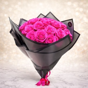 Buchet Glitter Roses cu 19 trandafiri roz decorativi, buchet premium ambalat elegant, 40 cm