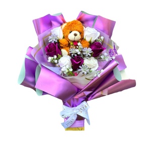 Buchet Pink Love, trandafiri din sapun, plante artificiale si ursulet, Mov