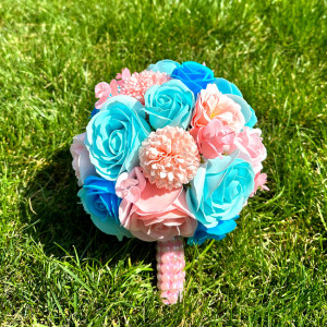 Buchet Mireasa din trandafiri, anemone, dalii de sapun, roz-blue1
