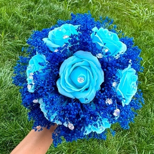 Buchet Mireasa din trandafiri si broom criogenat, albastru royal