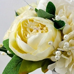 Buchet mireasa elegant Ivory Bloom cu bujori si hortensii artificiale, alb ivoire cu perle - Img 4