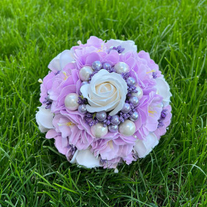 Buchet Mireasa cu trandafiri, anemone si accesorii, roz