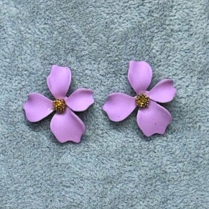 Cercei A Little Magic, cu design floral si prindere cu tija, Lila 2