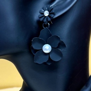 Cercei lungi Theona, design floral, cu tija si pietre artizanale, Negru 3