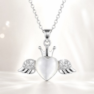 Colier Angel Heart cu pandantiv inima, aripi si coroana, decorat cu cristale, in cutie cadou, Argintiu