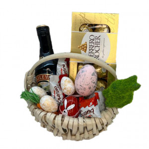 Cos cadou de Paste, de Baileys Original 200ml, praline Ferrero, praline Kinder Bueno, iepuras decorative si oua decorative
