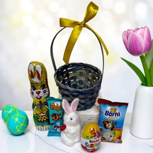 Cos de Paste Sweet Bunny pentru copii, cu Kinder Surprise, iepuras decorativ si selectie dulciuri